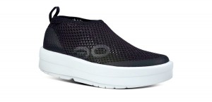 Oofos OOmega Chukka Shoe White / Black | OVRN82045