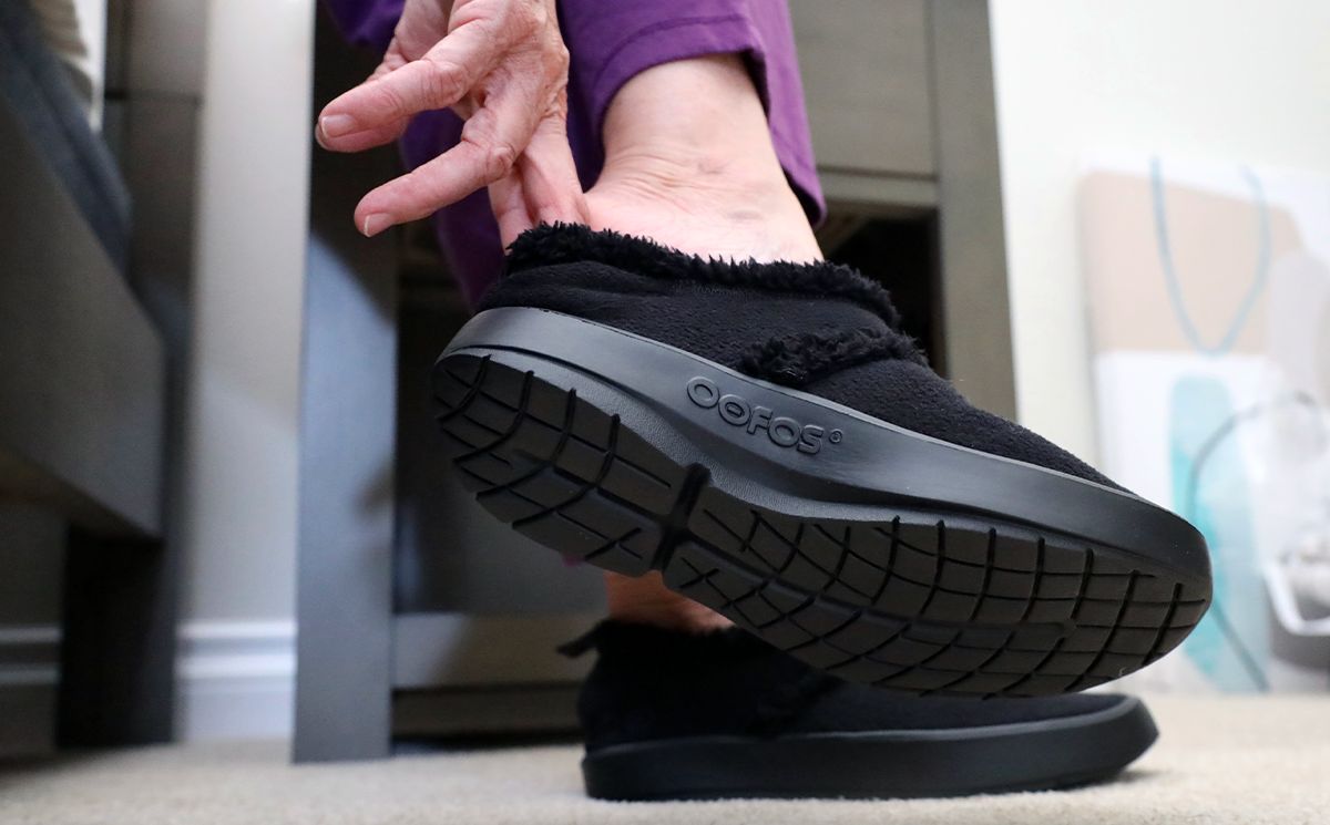 Oofos OOcoozie Low Shoe Black | KOXH65972