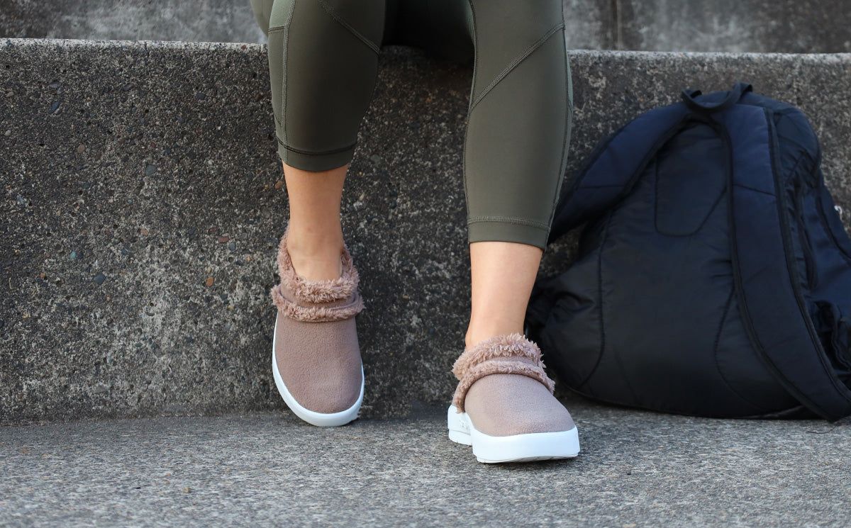 Oofos OOcoozie Low Shoe Chocolate | HYBA79480