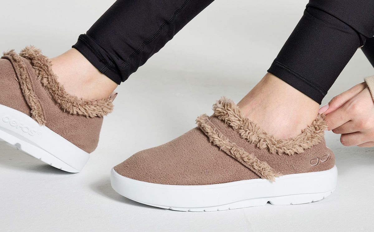 Oofos OOcoozie Low Shoe Chocolate | HYBA79480