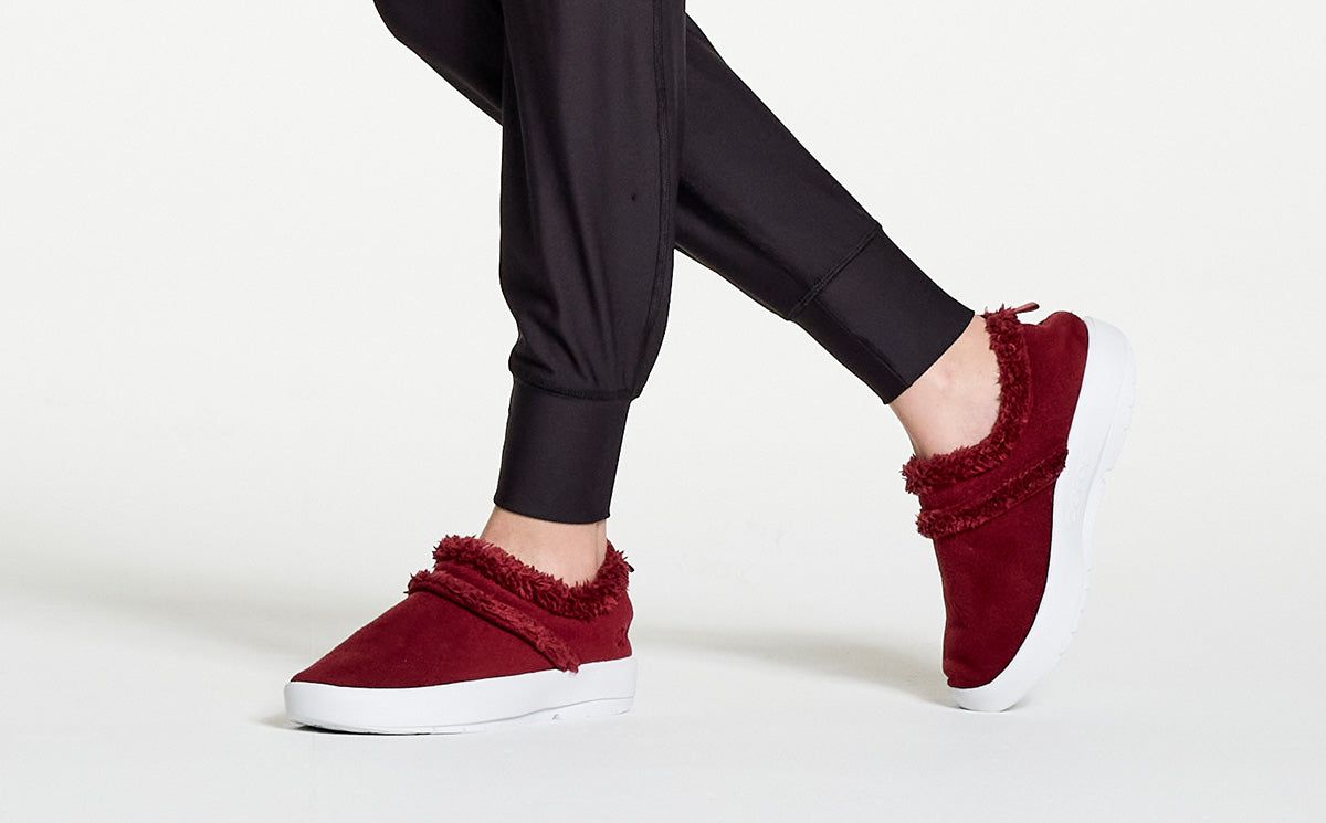 Oofos OOcoozie Low Shoe Dark Red | JFSK69247