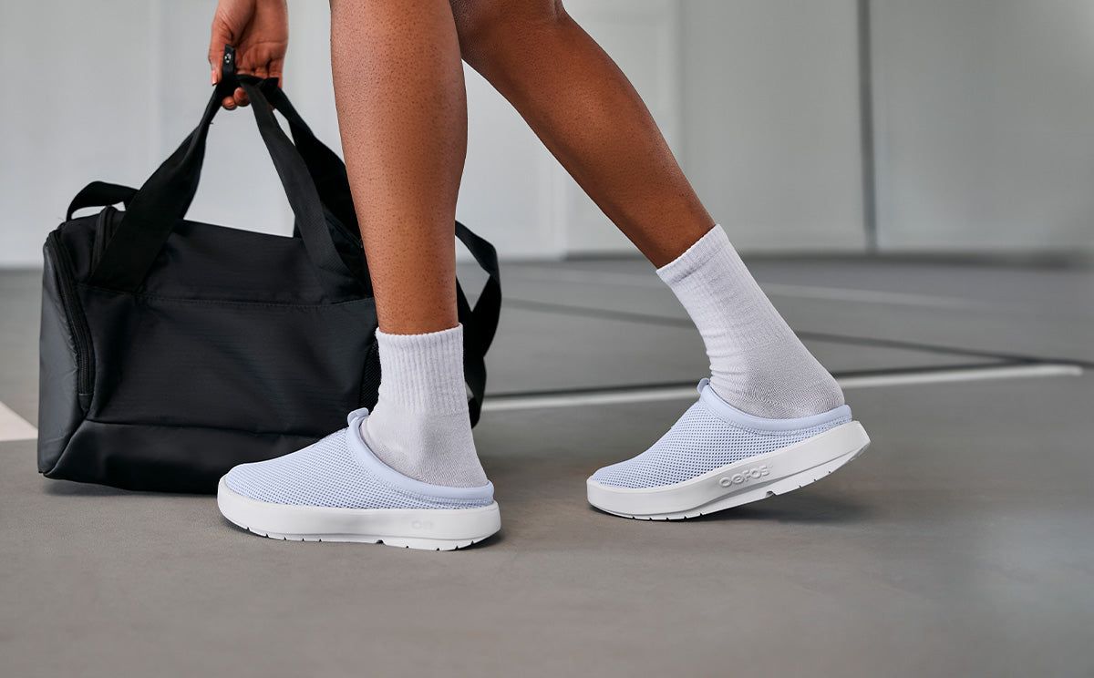 Oofos OOcoozie Sport Mule White / Purple | YKJN73091