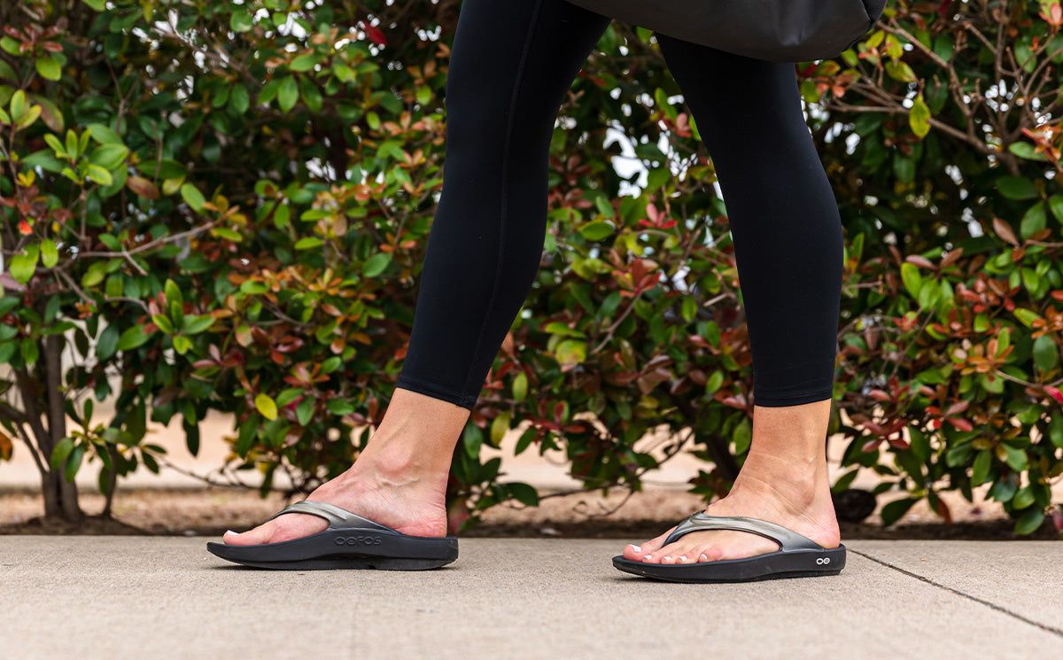 Oofos OOlala Luxe Sandal Latte | YVNX38406