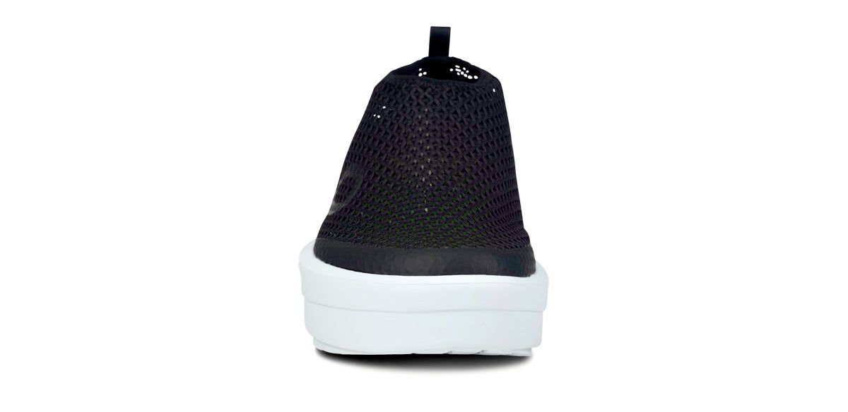 Oofos OOmega Chukka Shoe White / Black | OVRN82045