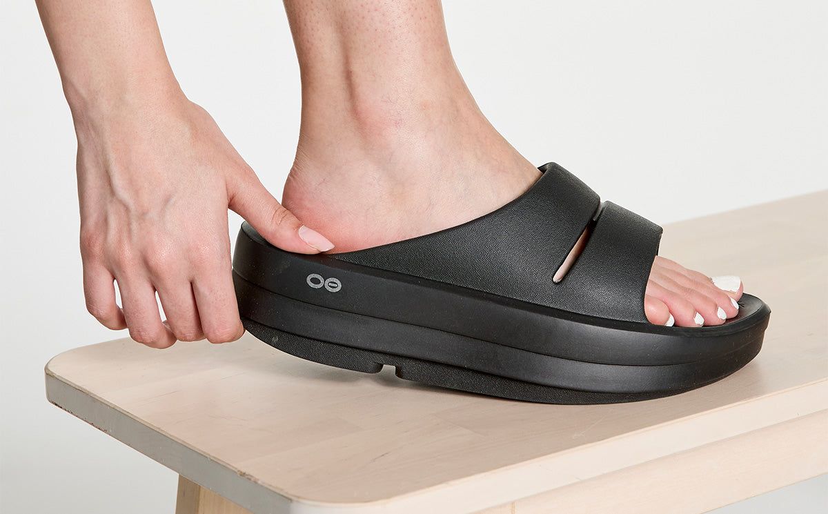 Oofos OOmega OOahh Sandal Black | UTPK32064