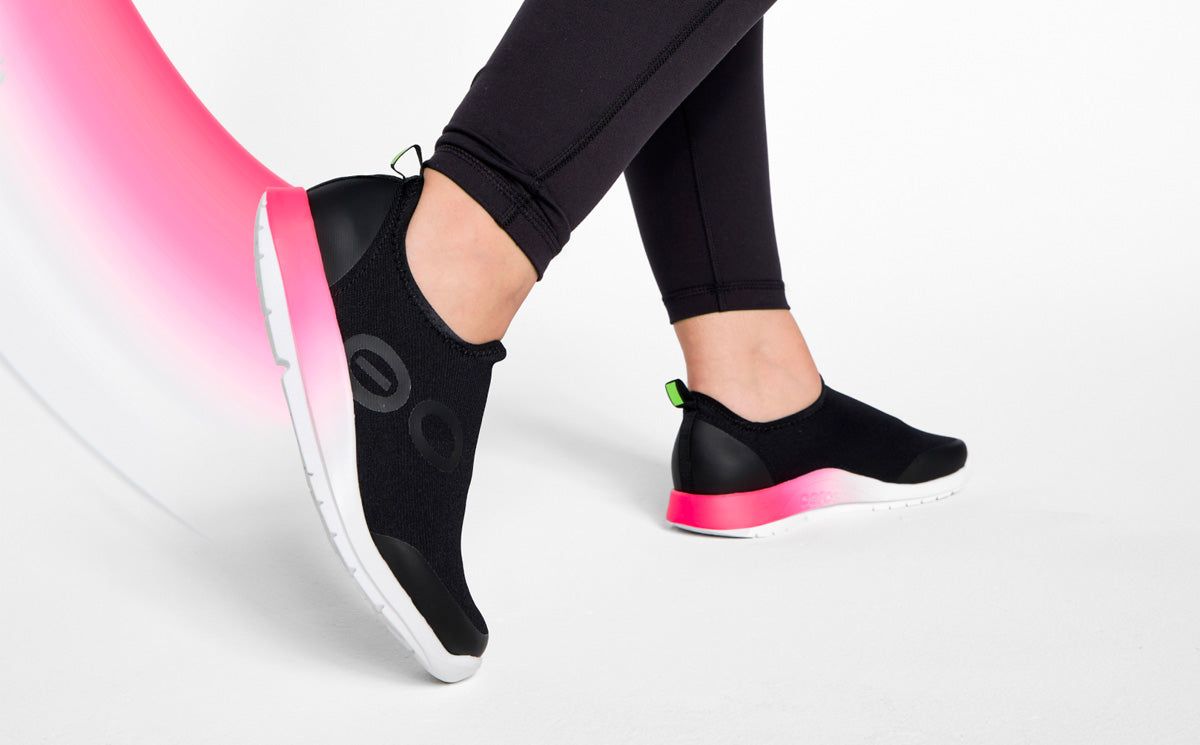 Oofos OOmg Sport Low Shoe Pink / Black | BREY56734