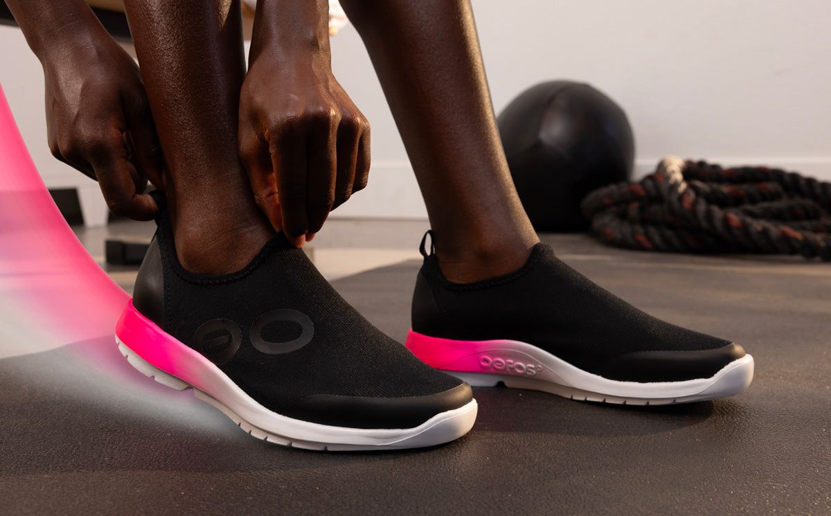 Oofos OOmg Sport Low Shoe Pink / Black | BREY56734