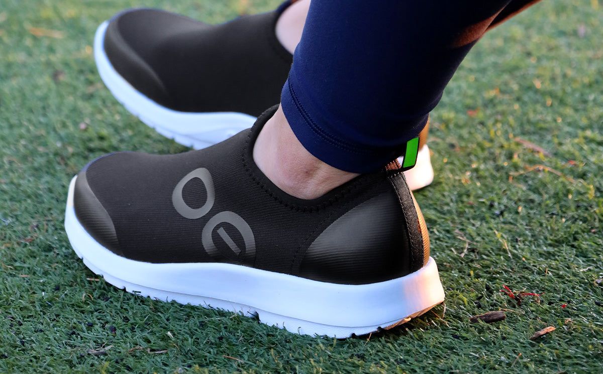 Oofos OOmg Sport Low Shoe White / Black | JMTD37851