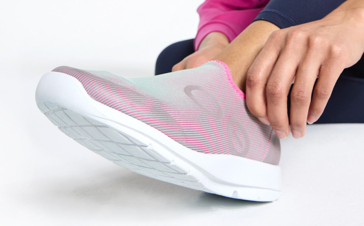 Oofos OOmg Sport Low Shoe White / Fuchsia | NZMR79841