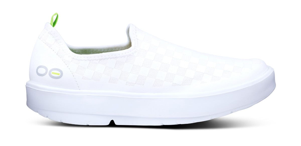 Oofos OOmg eeZee Low Shoe White | TSMX51298