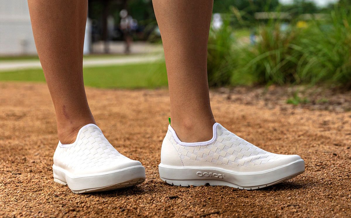 Oofos OOmg eeZee Low Shoe White | TSMX51298